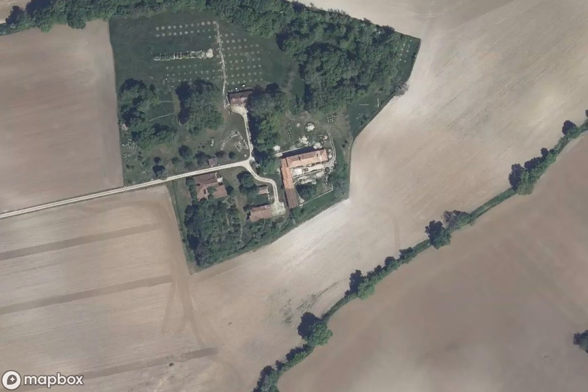 Satellitbillede set fra luften af Relais Du Chasseur, et forladt Restaurant i Anzex, Frankrig
