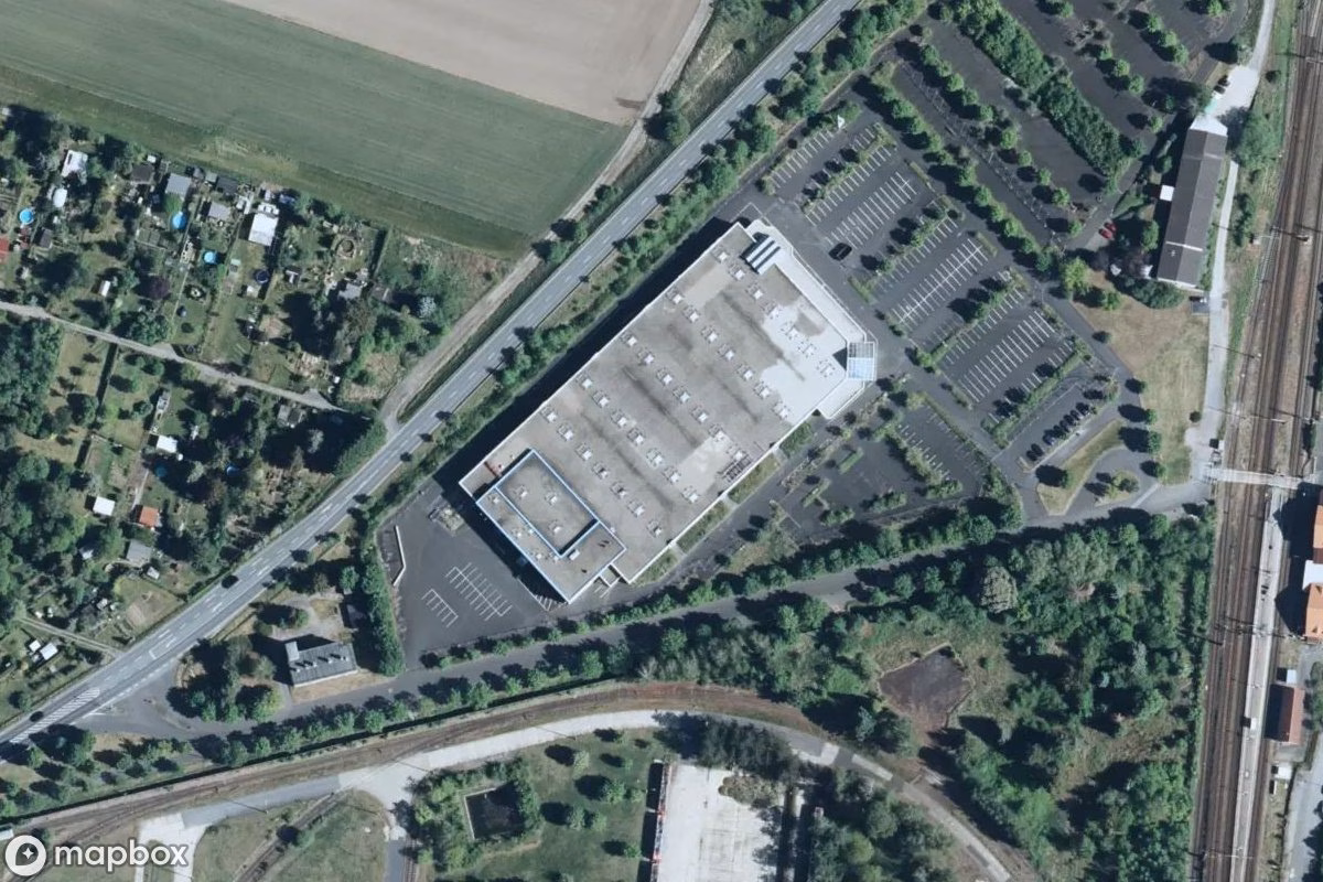 Vue aérienne satellite de Supermarkt, un  abandonné à Oberau, Allemagne