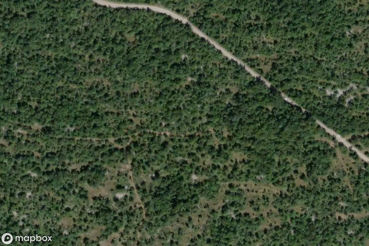 Satelitarny widok z lotu ptaka Perlenhöhle, opuszczone Jaskinia w Monrupino / Repentabor, Włochy