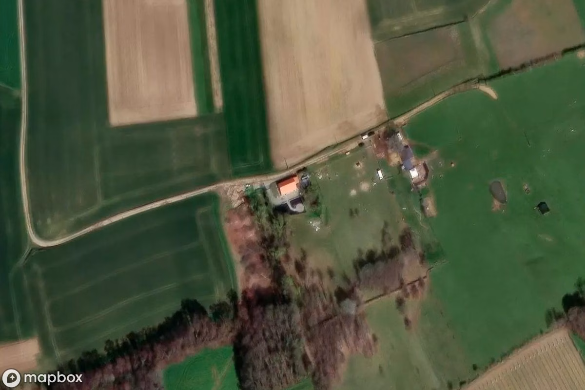 Satellietbeeld vanuit de lucht van Bij Fien, een verlaten  in Tielt, België