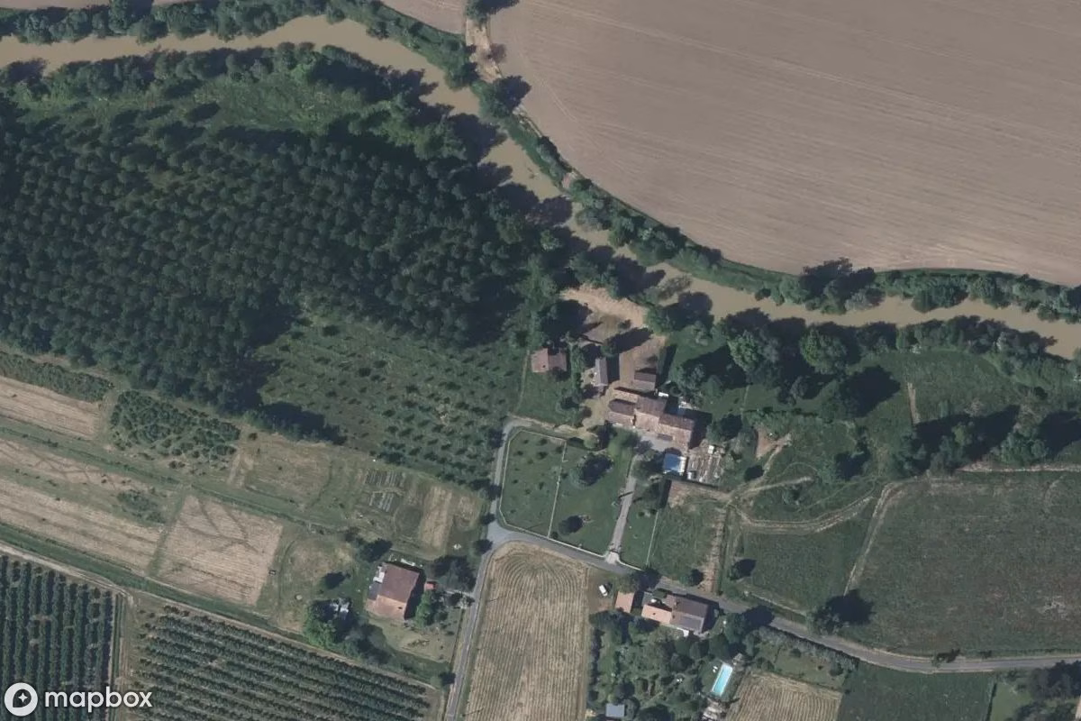 Aerial satellite view of Maison Modeste, an abandoned Residence in Cours-de-Monségur, France