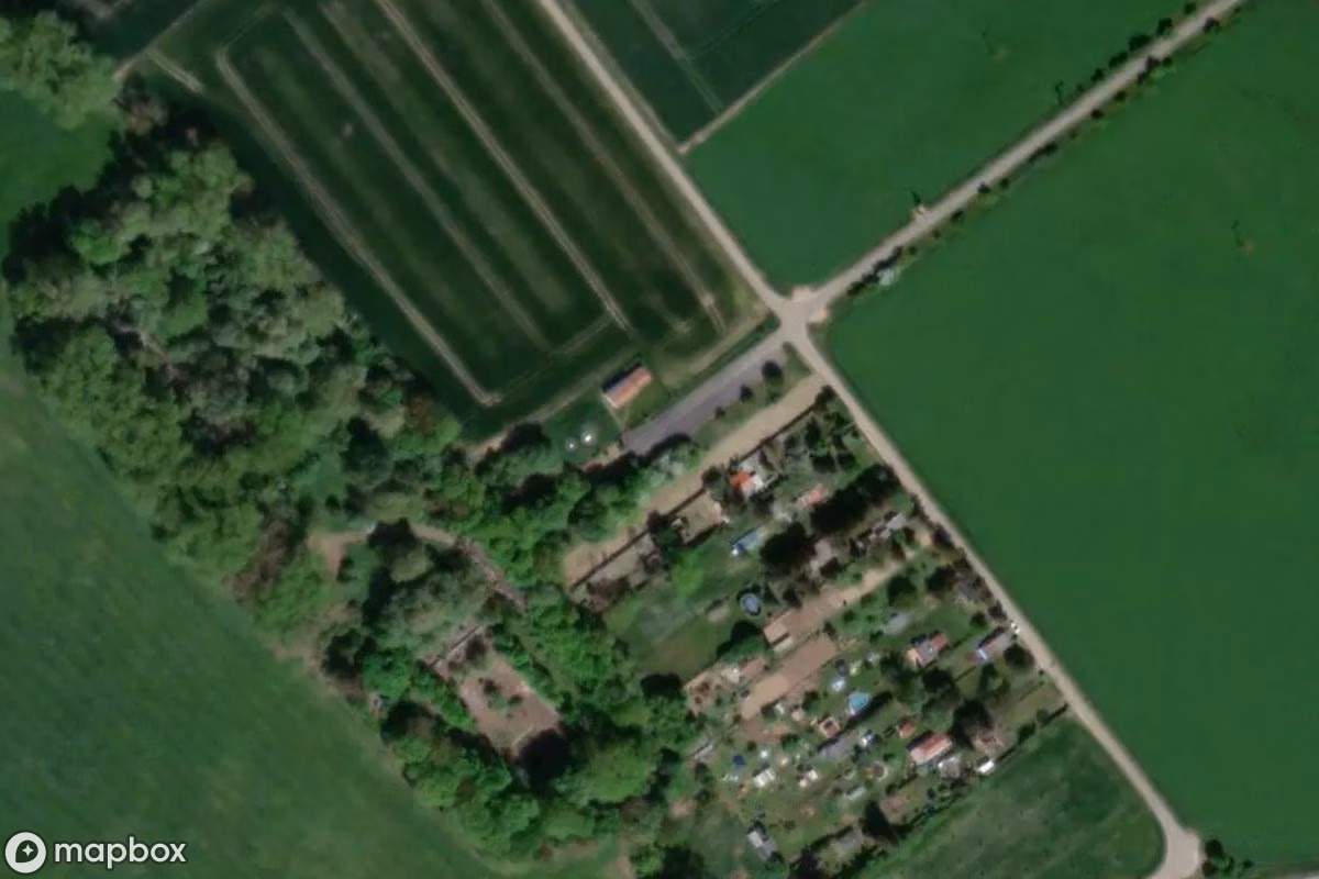 Satelitní letecký pohled na Freibad, opuštěné Bazén v Schlotheim, Německo