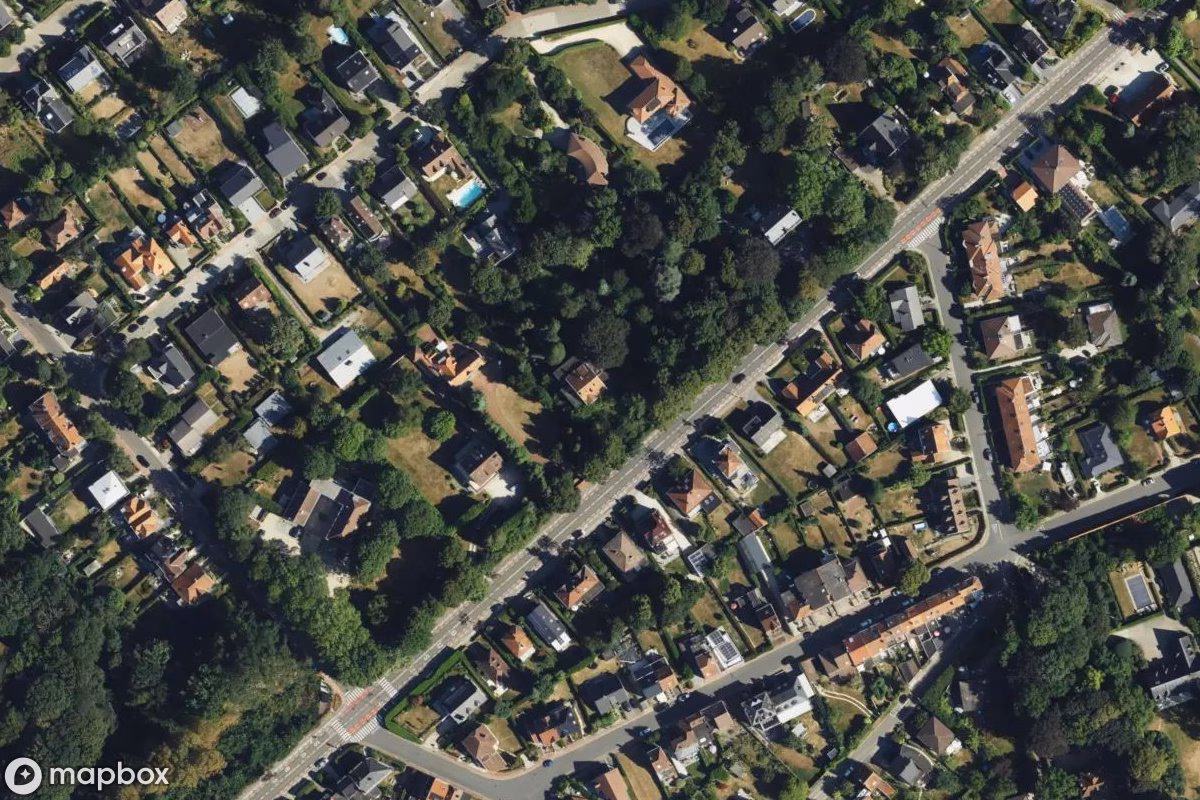 Satellitbillede set fra luften af Villa du Pianiste, et forladt Beboelseshus i Sint-Genesius-Rode - Rhode-Saint-Genèse, Belgien