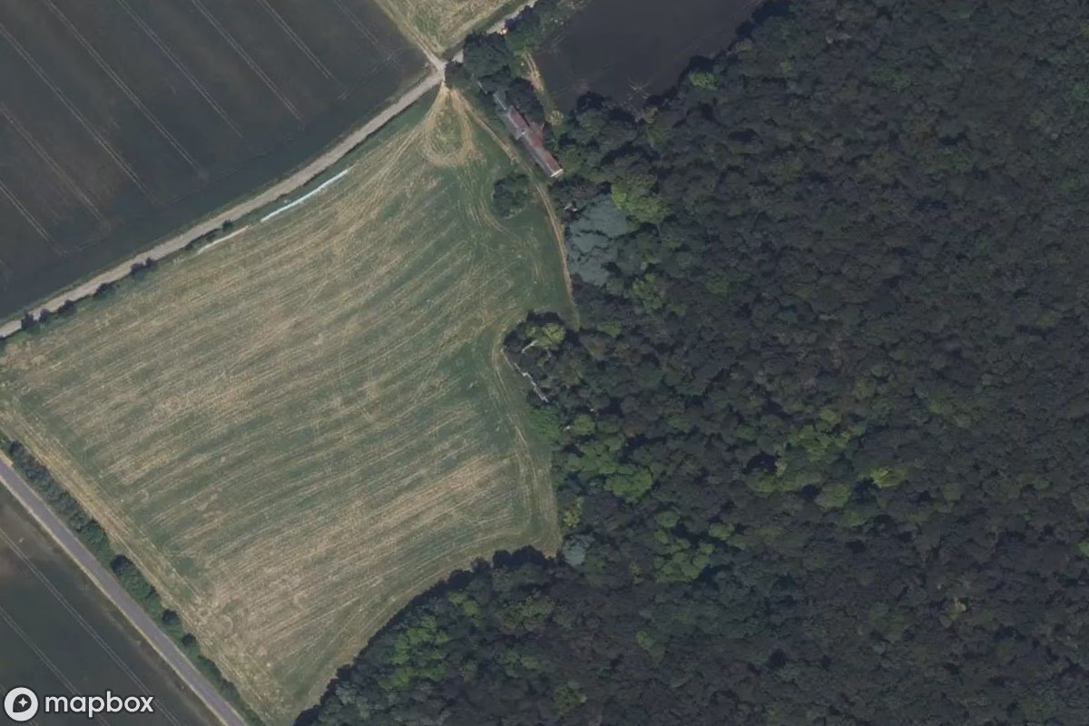 Satellitenansicht von Château Troubadour, eine verlassene Schloss in Maillé, Frankreich