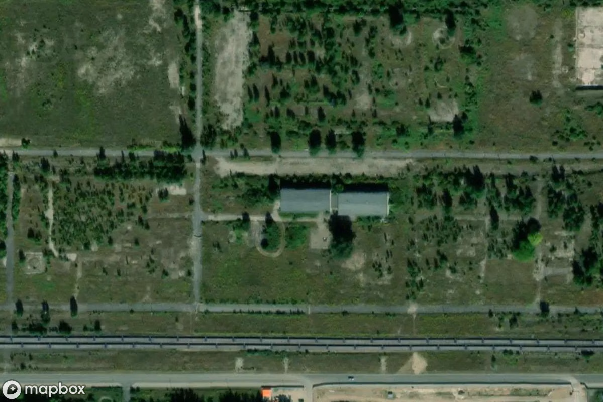 Satellietbeeld vanuit de lucht van VEB Mineralölwerk, een verlaten Fabriek in Braunsbedra, Duitsland