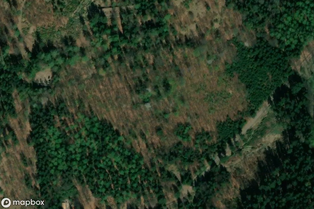 Vue aérienne satellite de Osówka Lüftungsschacht, un  abandonné à Sierpnica, Pologne