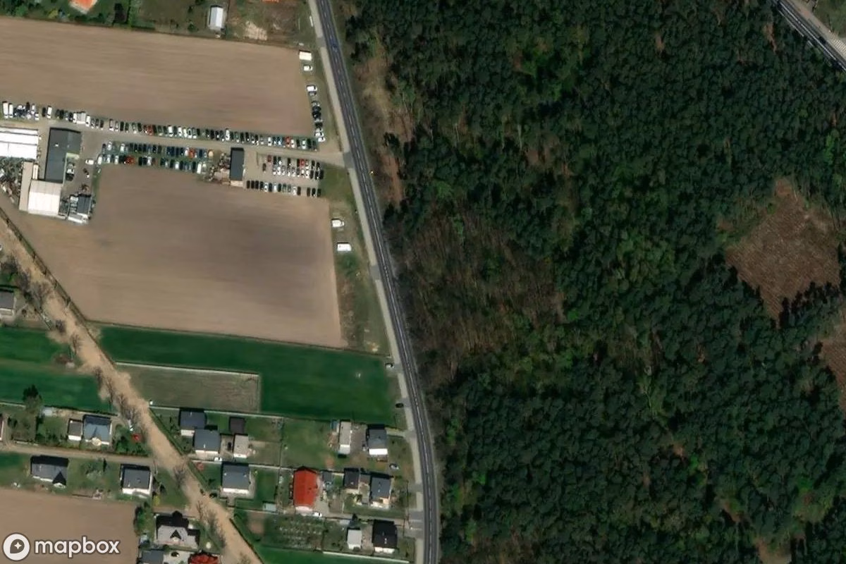 Satellitbillede set fra luften af Cholera-Friedhof Krotoszyn, et forladt Kirkegård i Krotoszyn, Polen