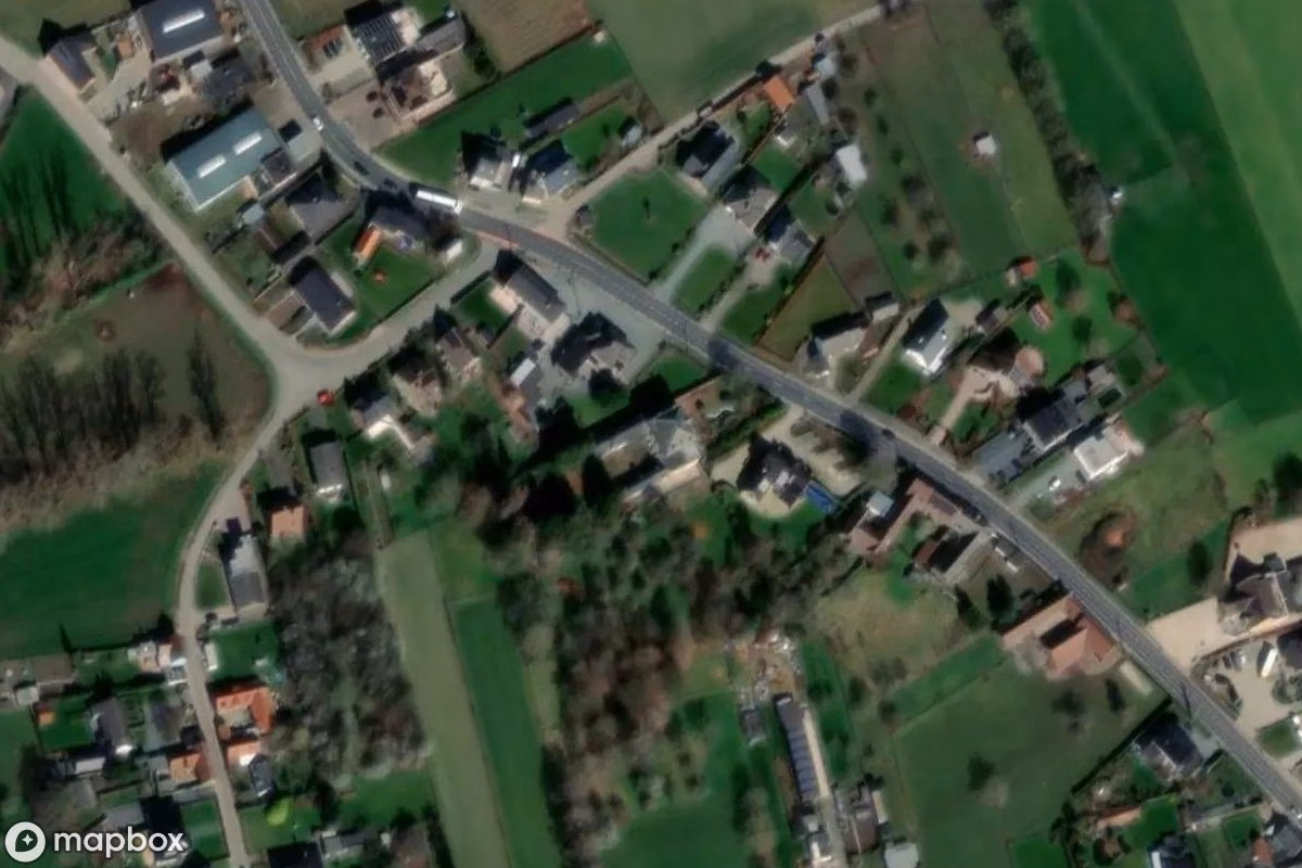 Satellitbild från luften av Villa, en övergiven Bostadshus i Sint-Lievens-Esse, Belgien