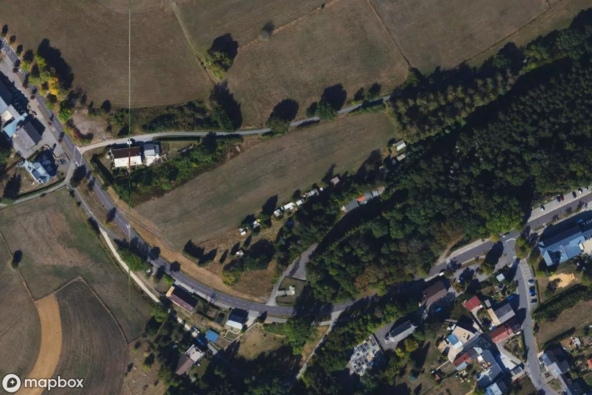 Satellitbillede set fra luften af Campingplatz, et forladt Sportsanlæg i Scheidgen, Luxembourg