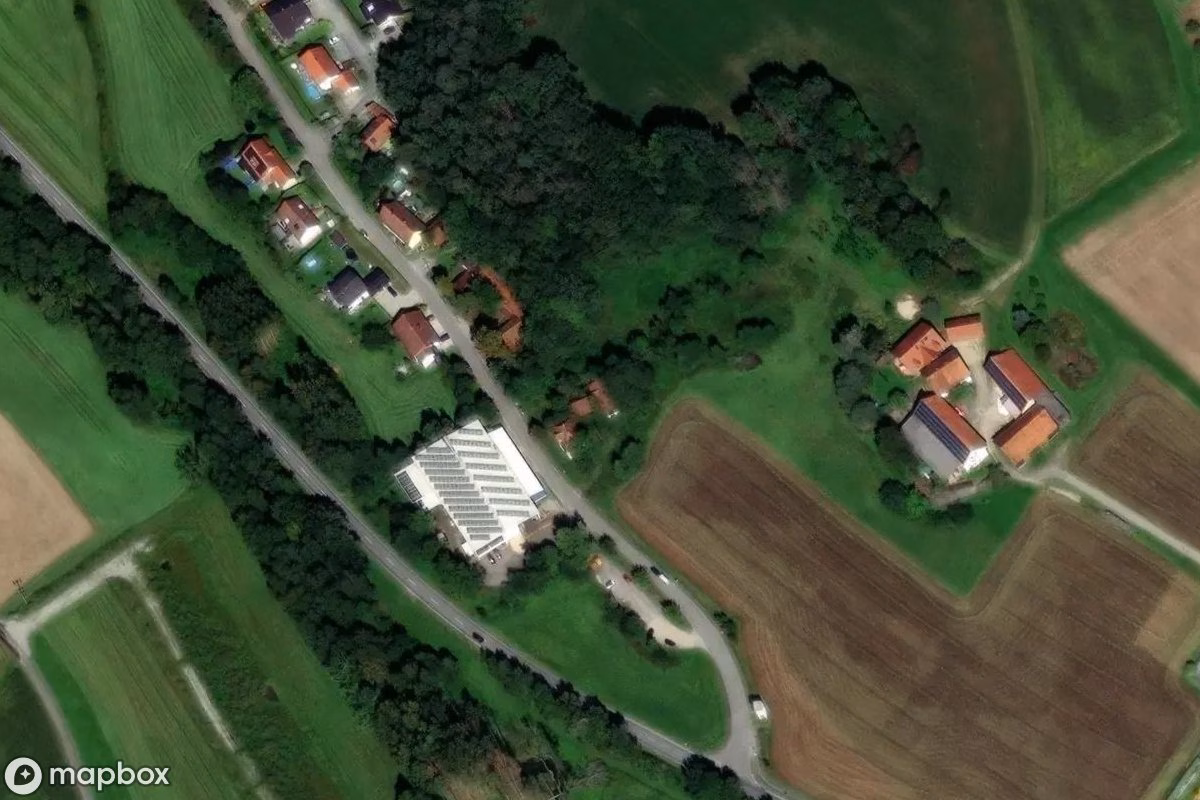 Satellittbilde fra luften av Haus mit Anbau, et forlatt  i Eggenfelden, Tyskland