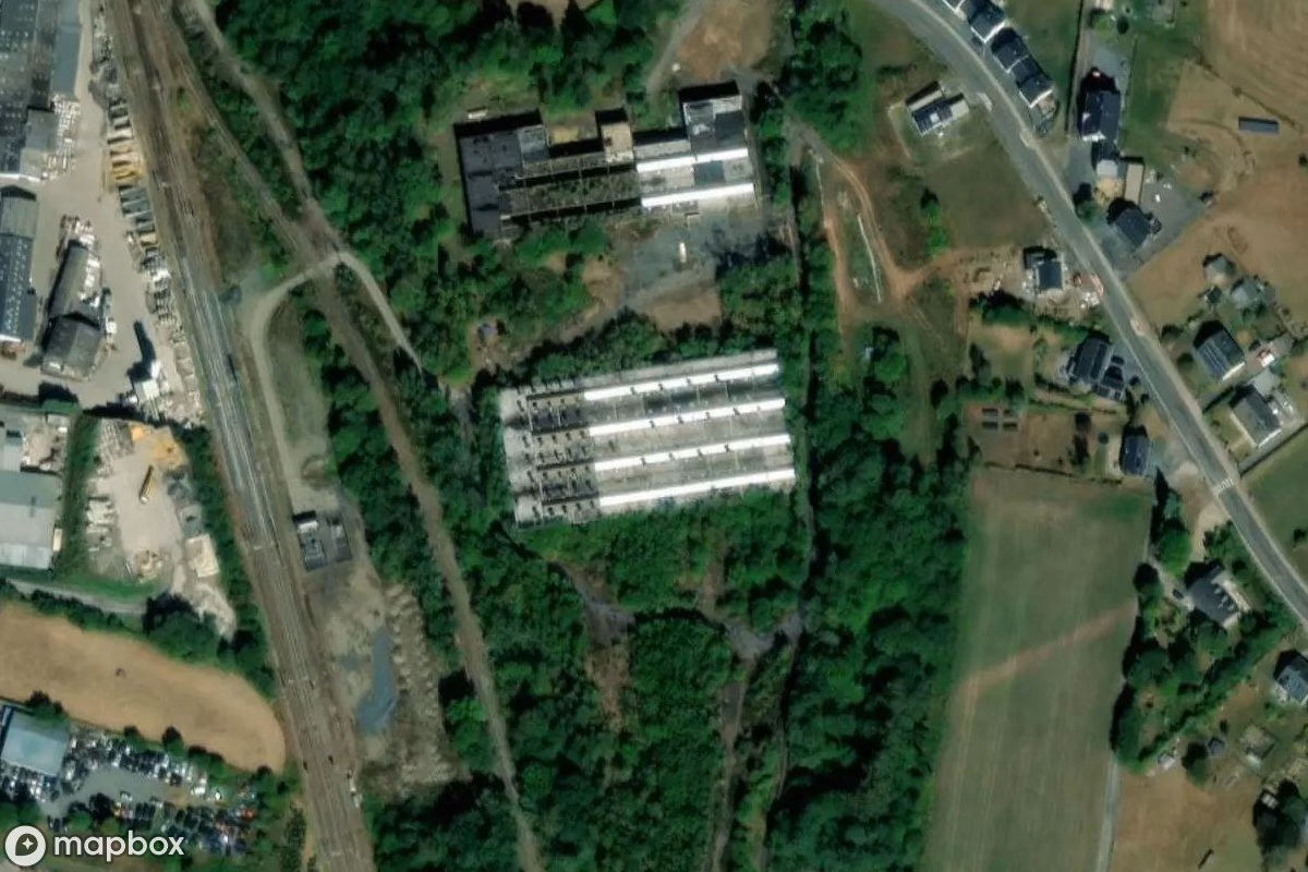 Satellitenansicht von Bahnwerk, eine verlassene in Bertrix, Belgien