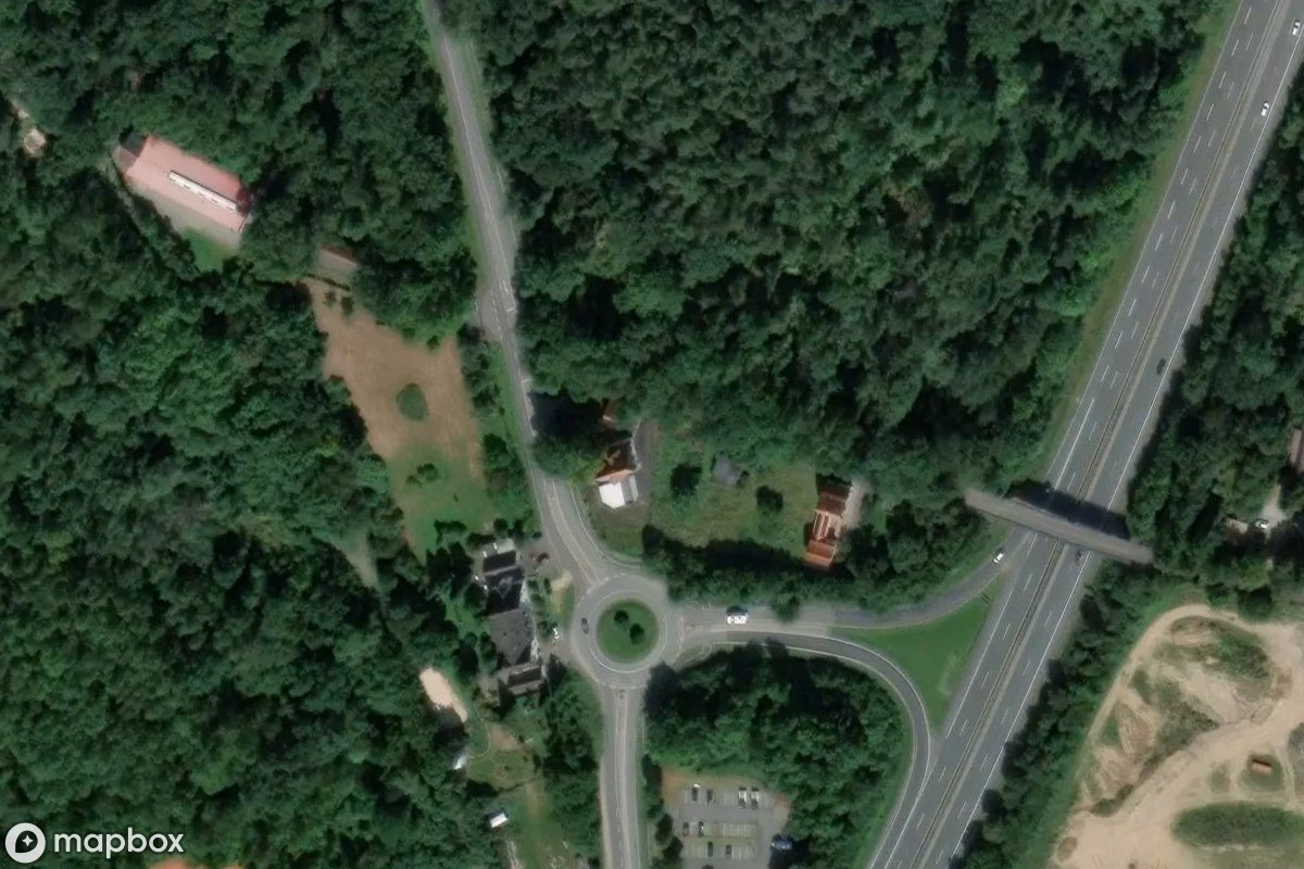 Satellietbeeld vanuit de lucht van Restaurant, een verlaten Restaurant in Großen-Linden, Duitsland