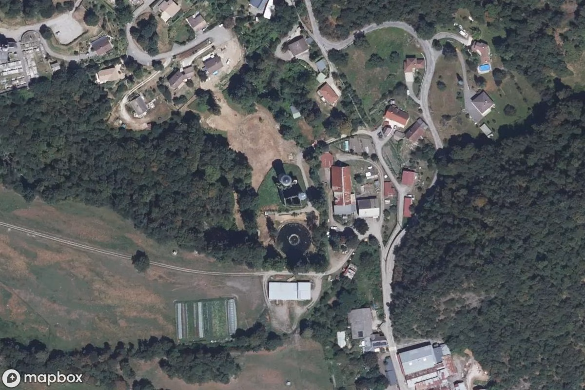 Satellitbild från luften av Château des Alleman, en övergiven Slott i Séchilienne, Frankrike