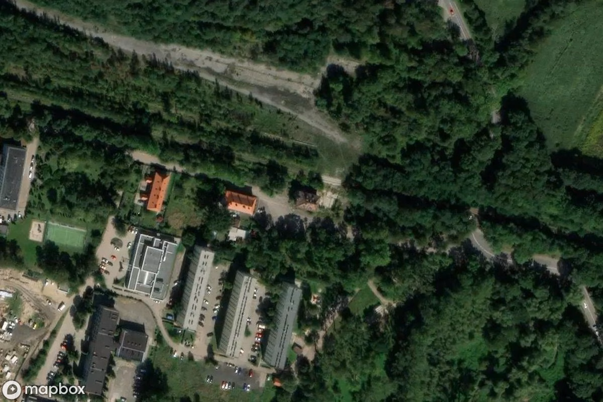 Vue aérienne satellite de Zabrze Mikulczyce PKP, un  abandonné à Zabrze, Pologne
