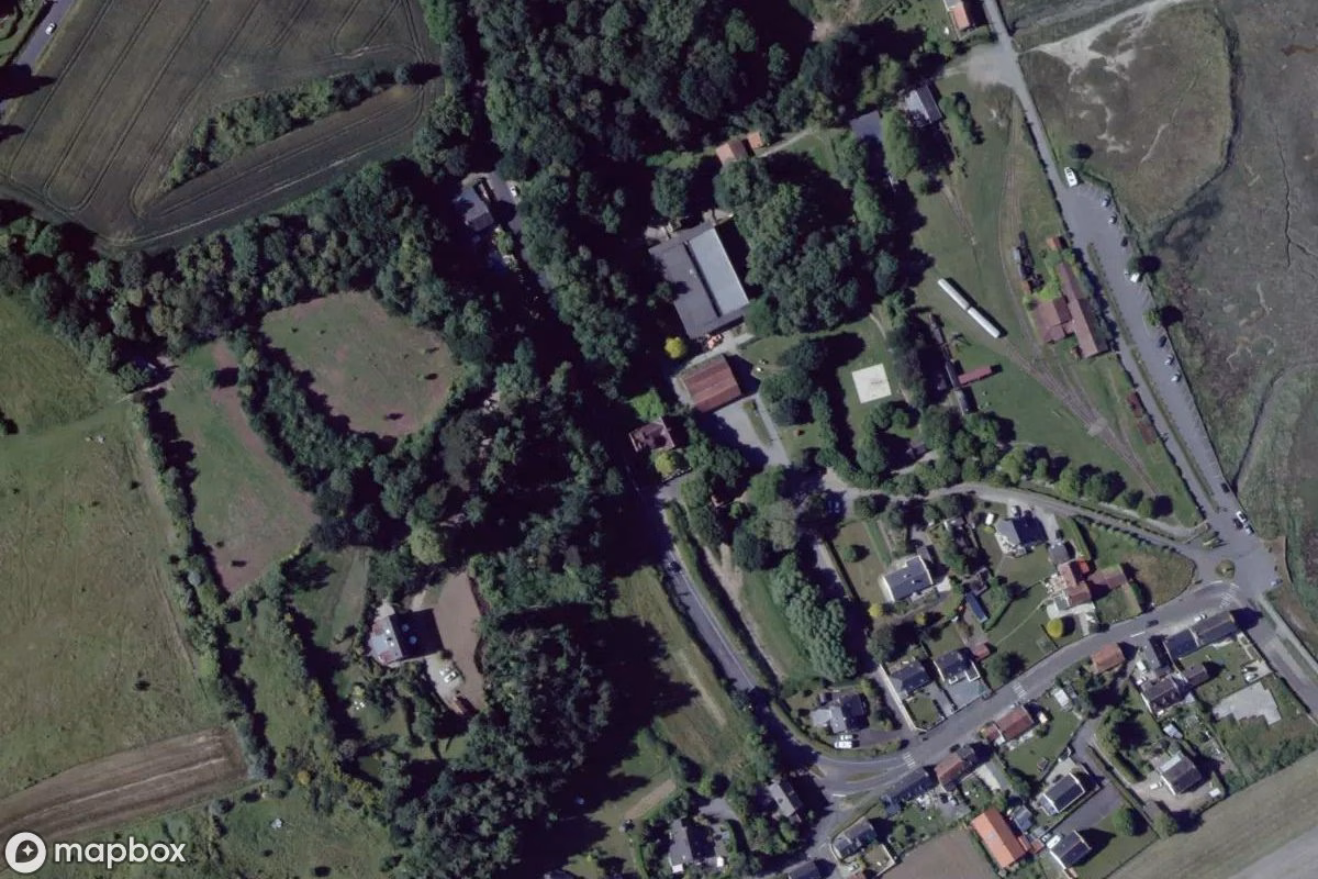 Satellitenansicht von Manoir Ziegelbrenner, eine verlassene Wohnhaus in Langueux, Frankreich