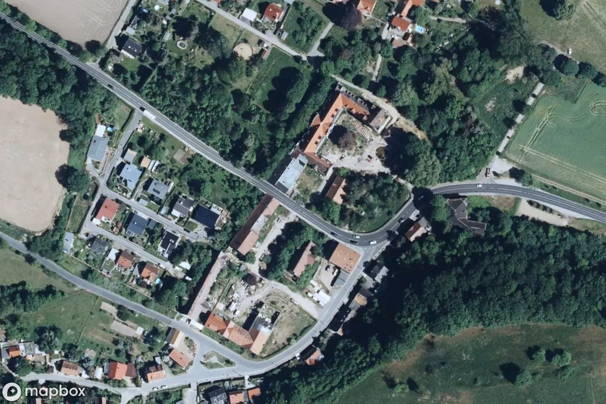 Satelitarny widok z lotu ptaka Schloss Gauernitz, opuszczone Zamek w Gauernitz, Niemcy