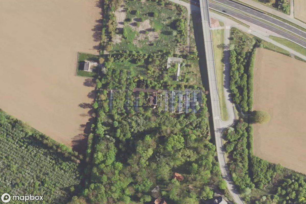 Satellittbilde fra luften av Verlassene Gewächshäuser, et forlatt  i Stalowa Wola, Polen