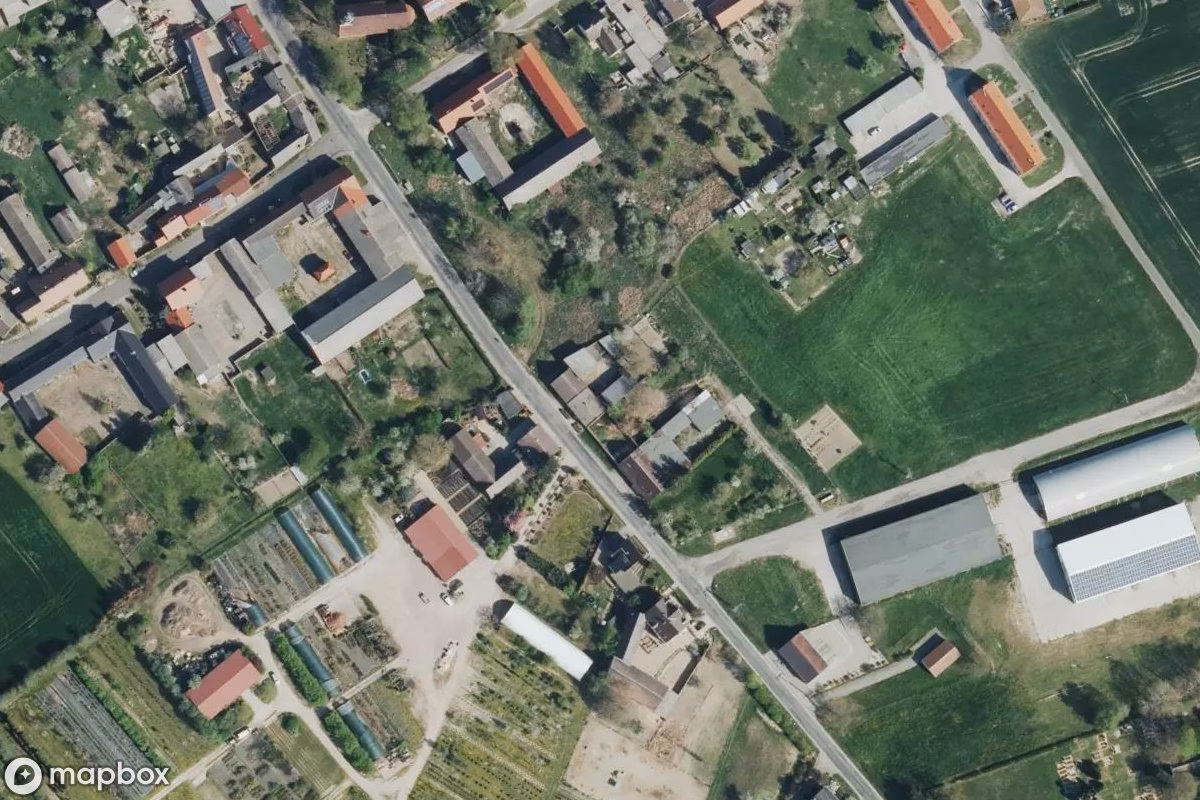 Satelitní letecký pohled na Bauernhof, opuštěné Statek v Treuenbrietzen, Německo