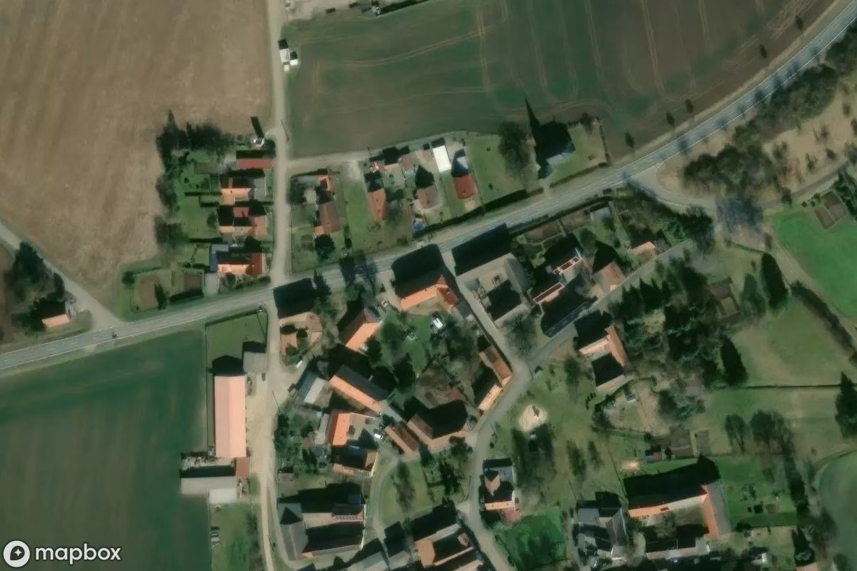 Satelitní letecký pohled na Wohnhaus, opuštěné Obytný dům v Lanitz-Hassel-Tal, Německo