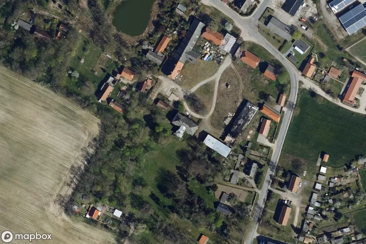 Satelitní letecký pohled na Hof, opuštěné Statek v Märkische Höhe, Německo