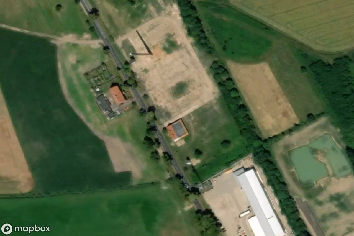 Satellietbeeld vanuit de lucht van Lost Place, een verlaten  in Zieleniec, Polen