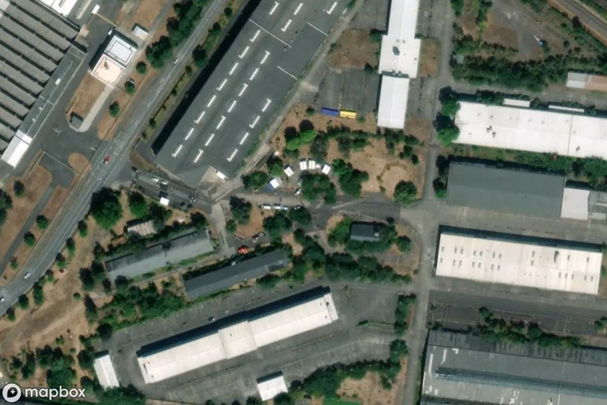 Satellittbilde fra luften av Kaserne, et forlatt Militært anlegg i Hanau, Tyskland