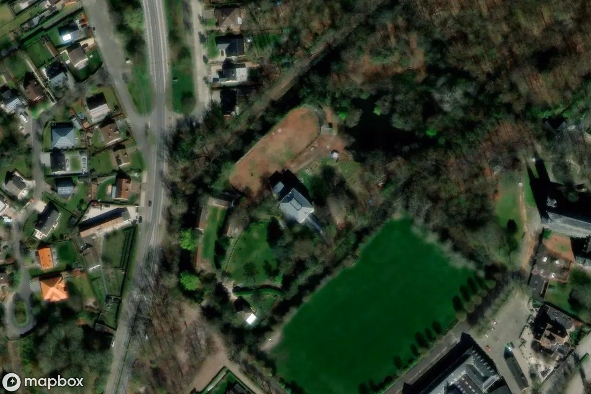 Satellitbillede set fra luften af Château de la Chapelle, et forladt Slot i Ghent, Belgien