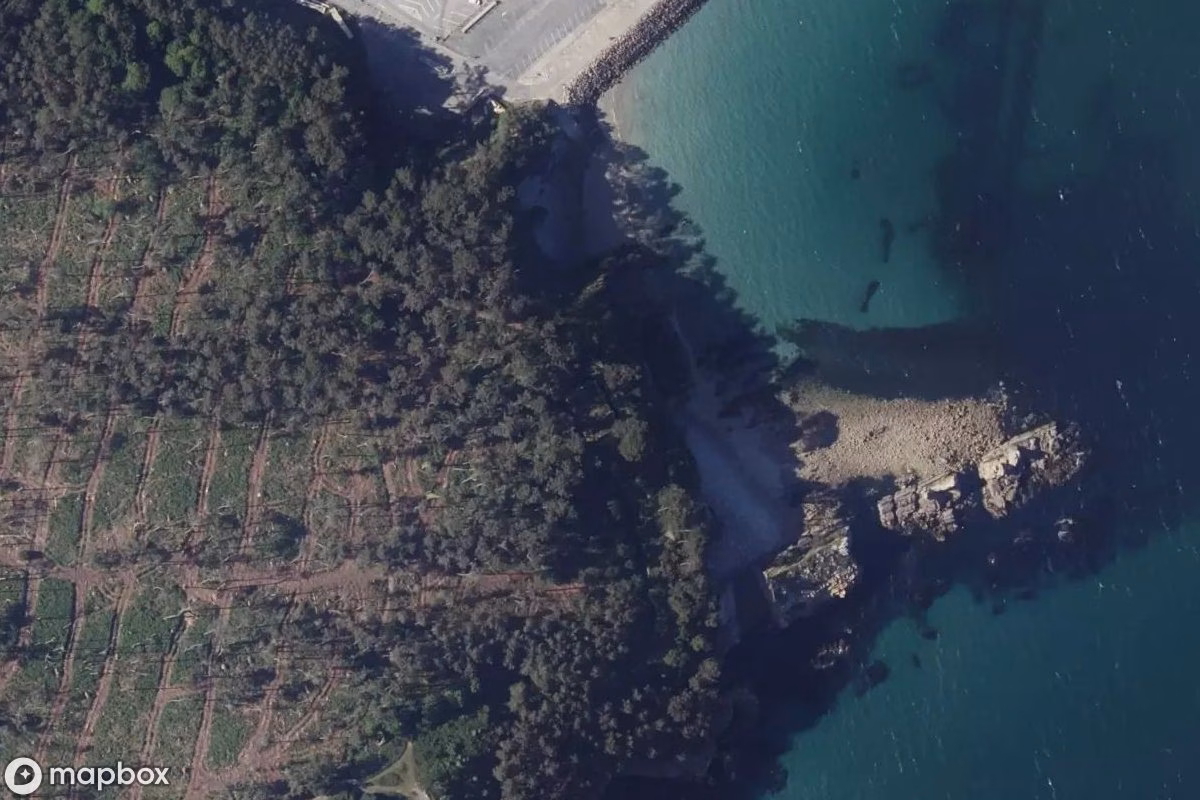 Satelitní letecký pohled na Bunker, opuštěné Bunkr v Morgat, Francie
