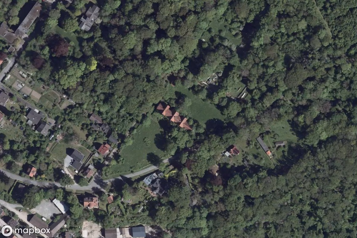 Satellietbeeld vanuit de lucht van Wohnheim, een verlaten Woonhuis in Bad Karlshafen, Duitsland