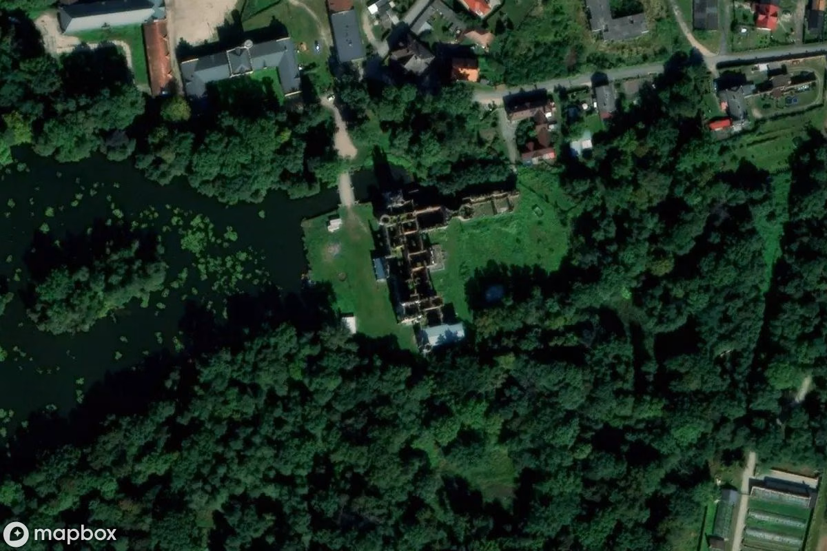 Satelitní letecký pohled na Palais Kopicach, opuštěné Zámek v Kopice, Polsko