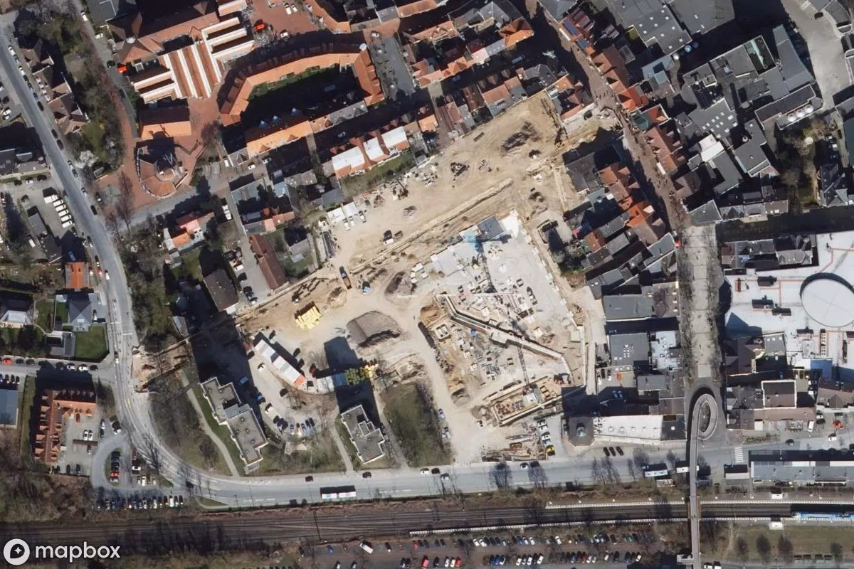 Satelitní letecký pohled na Kaufhaus, opuštěné  v Peine, Německo