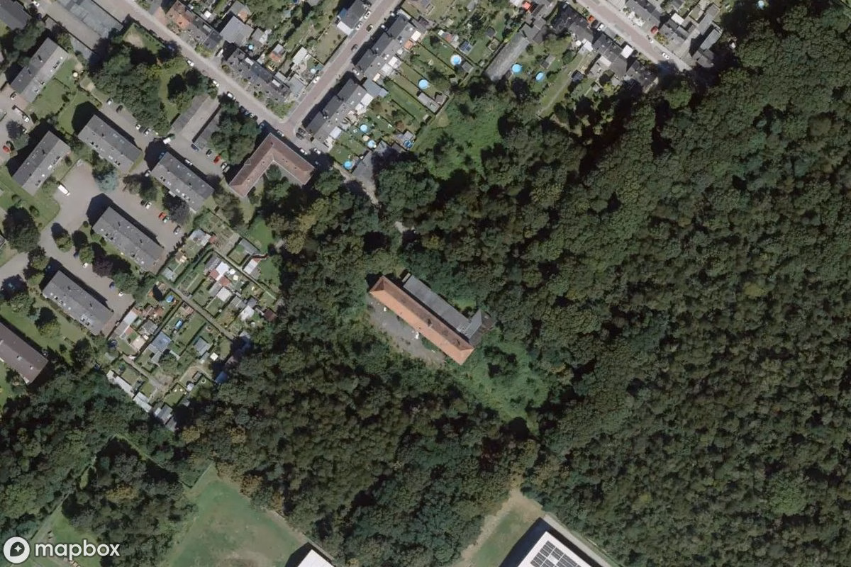 Satellietbeeld vanuit de lucht van Schule, een verlaten School in Voerde (Niederrhein), Duitsland