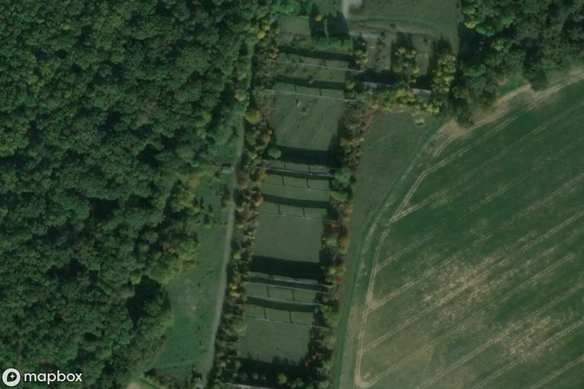 Satelitní letecký pohled na -Schießanlage, opuštěné Vojenský objekt v Gerbrunn, Německo