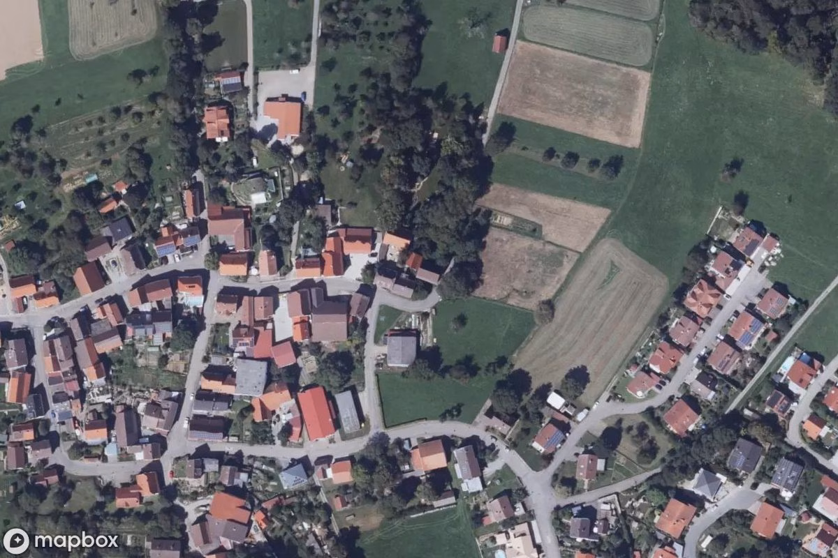 Satelitní letecký pohled na Wohnhaus, opuštěné Obytný dům v Sinsheim, Německo