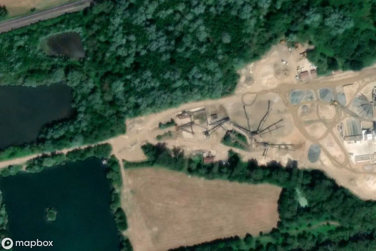 Satelitarny widok z lotu ptaka Maschine, opuszczone  w Goßfelden, Niemcy