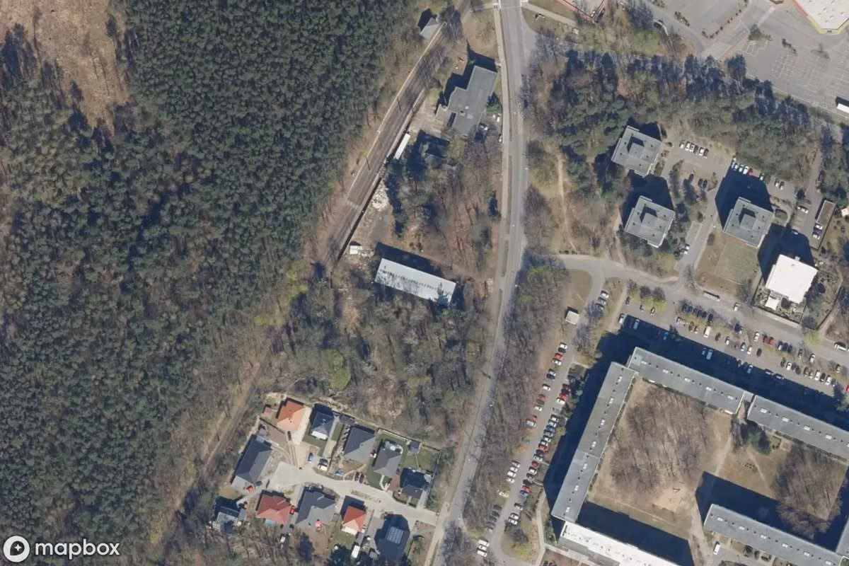 Satellitbillede set fra luften af Straßenverkehrsamt, et forladt  i Strausberg, Tyskland