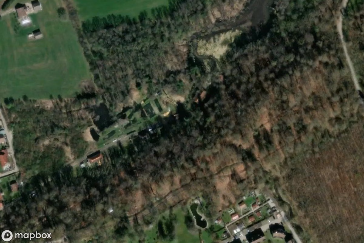 Satellittbilde fra luften av Lost Place, et forlatt  i Braunau am Inn, Østerrike