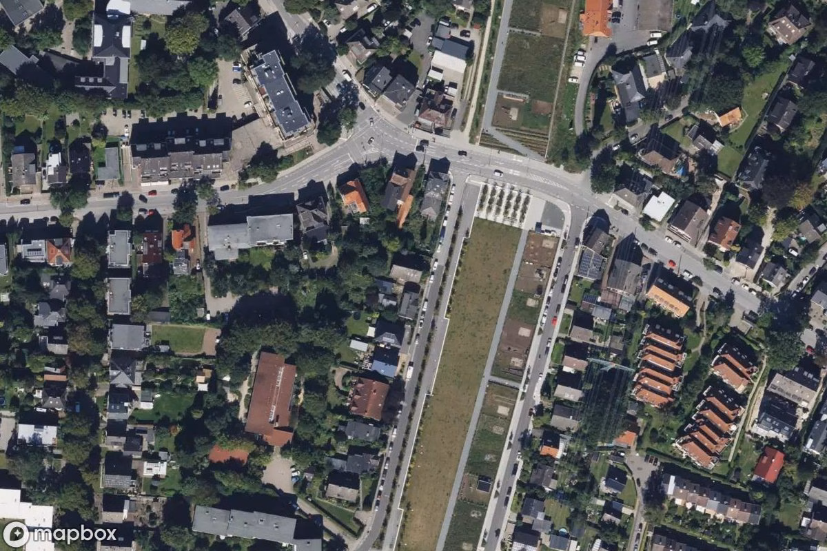 Satelitní letecký pohled na Mehrfamilienhaus, opuštěné  v Hamburg, Německo