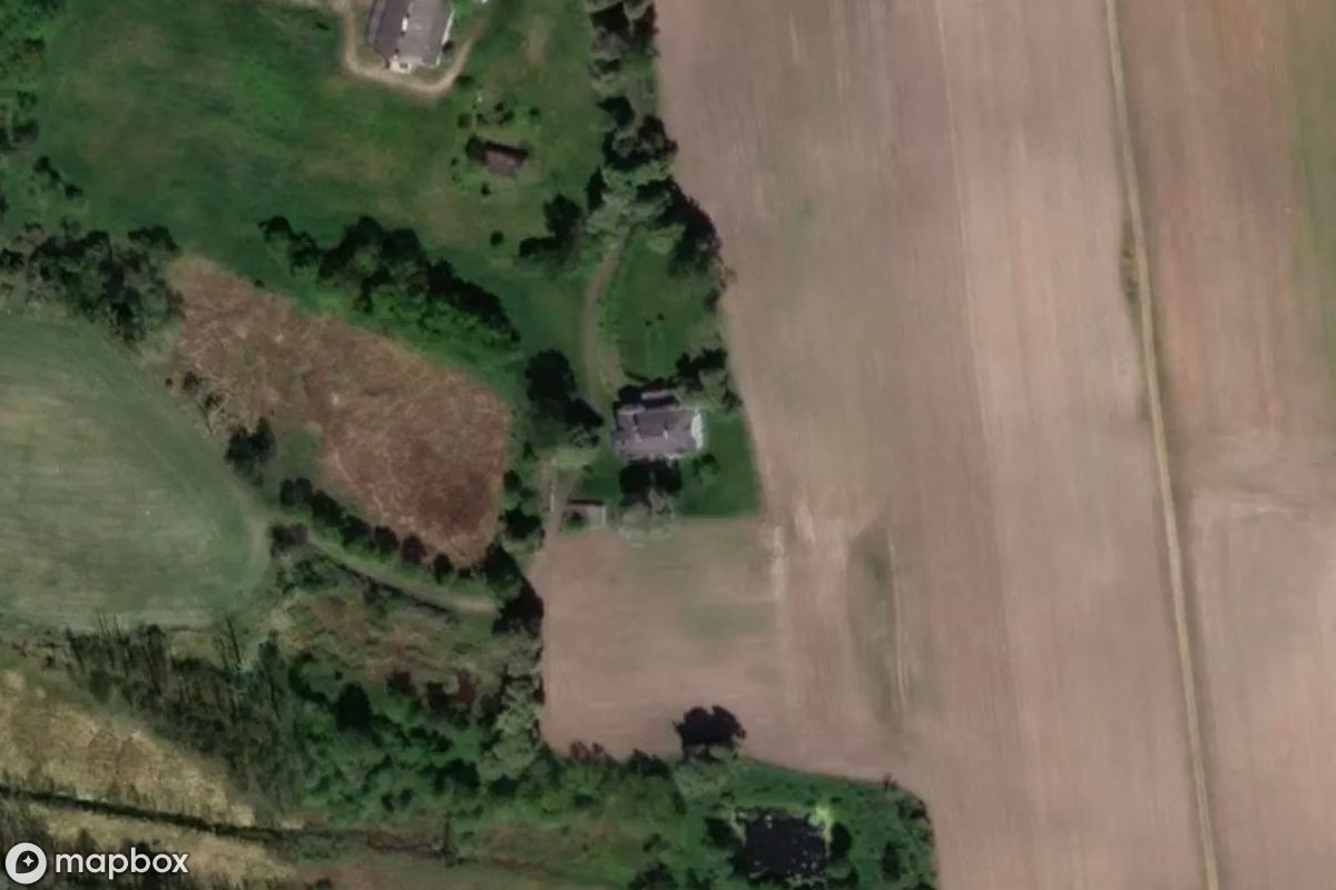 Satellitenansicht von Palast Czerniew, eine verlassene Schloss in Czerniew, Polen