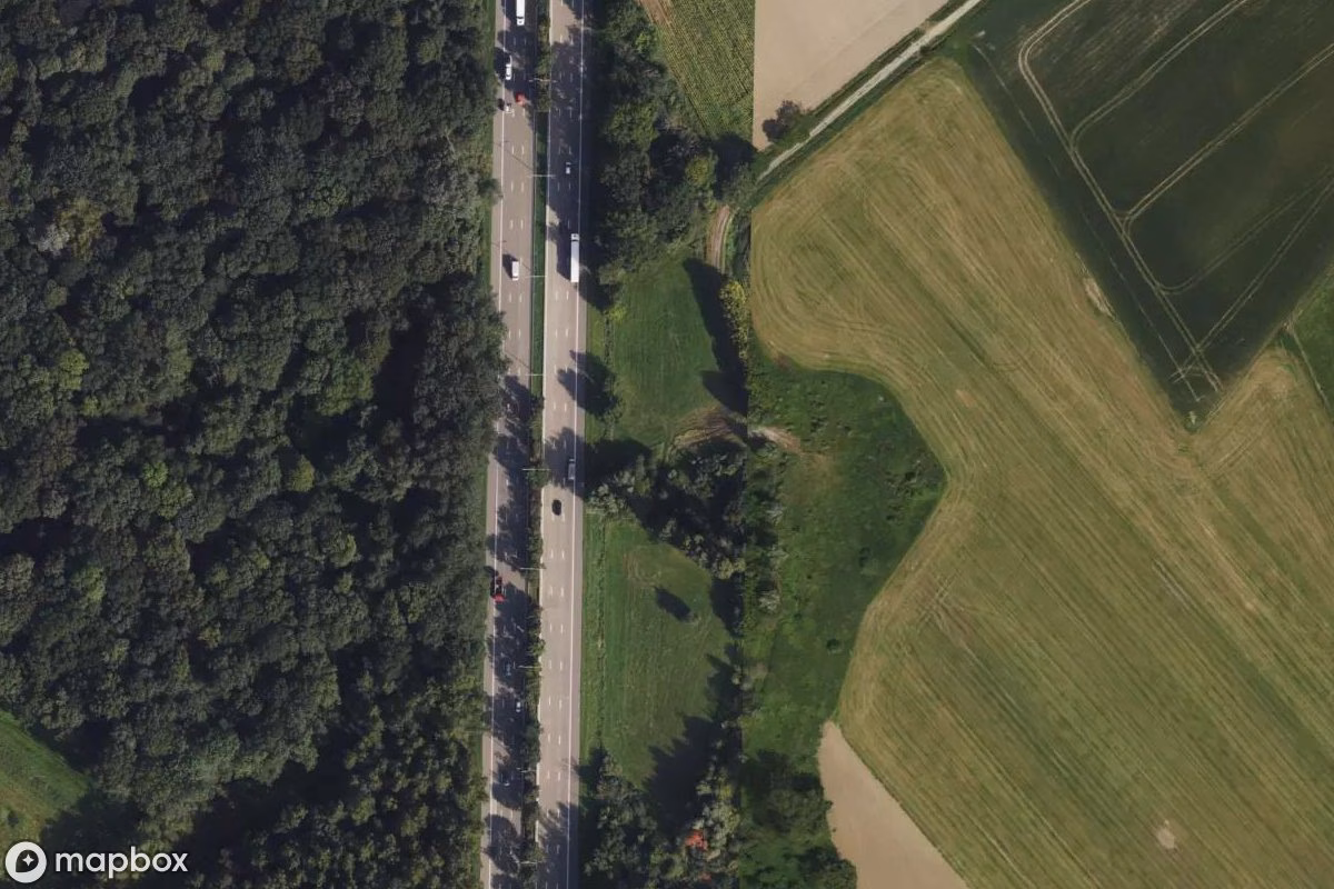 Satellitbillede set fra luften af Tree Mansion, et forladt Beboelseshus i Meise, Belgien