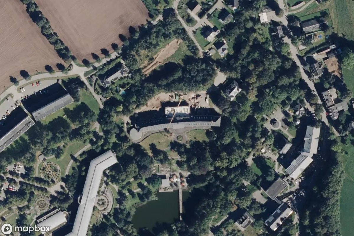 Satelitní letecký pohled na Kurhaus, opuštěné  v Wolkenstein, Německo