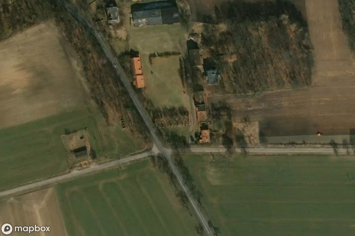 Satellitenansicht von Ruinen Bauernhof, eine verlassene Ruine in Rzędowice, Polen