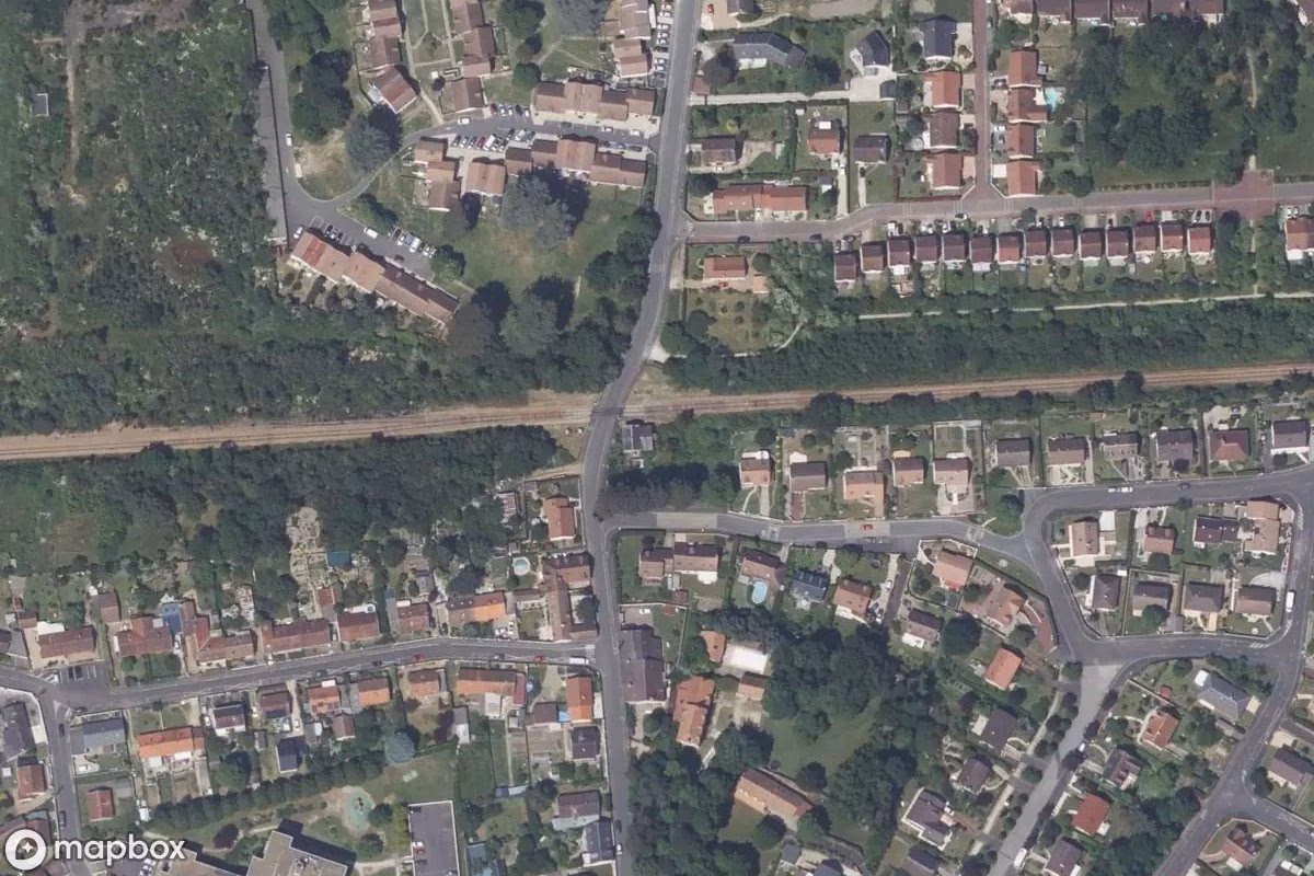 Vista aérea por satélite de Arbeiterhaus Sjdb, un Residencia abandonado en Saint-Jean-de-Braye, Francia