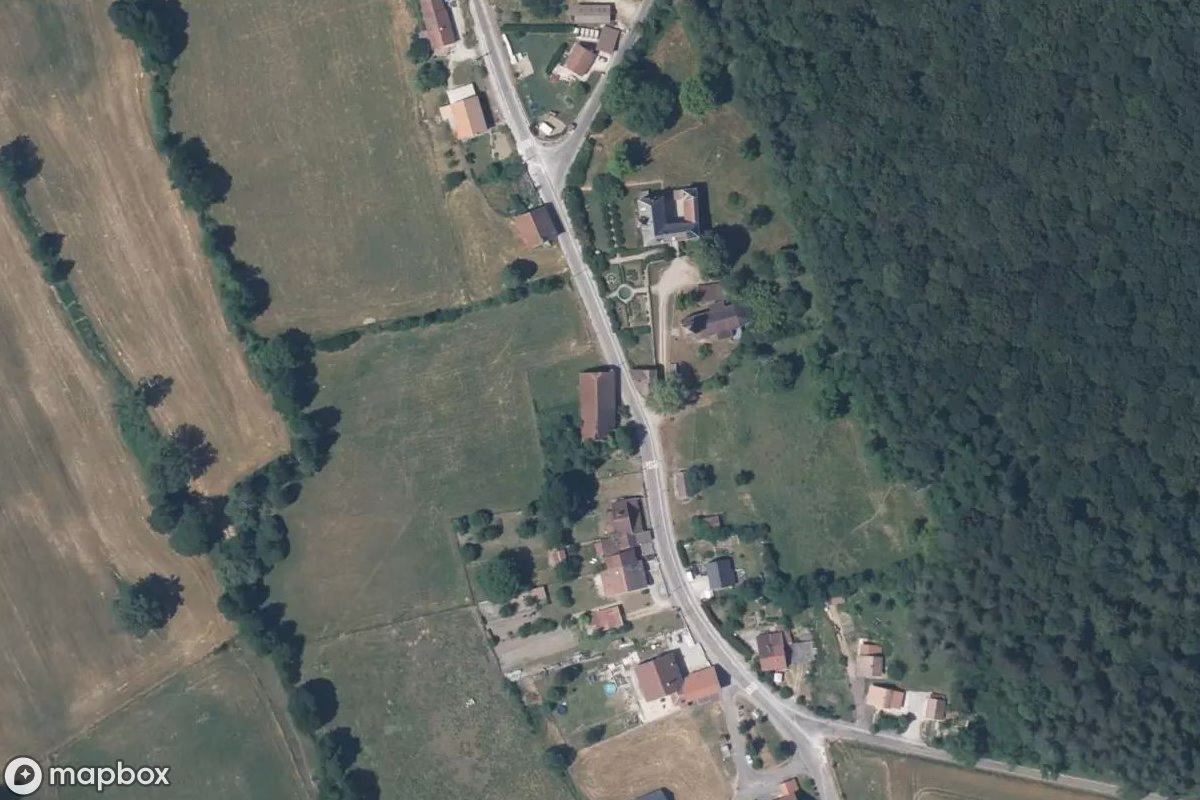 Satelitní letecký pohled na Haus, opuštěné v Villers-Pater, Francie