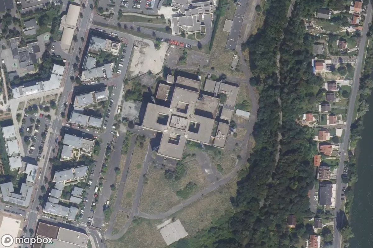 Satellitbillede set fra luften af Hôpital Cb, et forladt Hospital i Corbeil-Essonnes, Frankrig