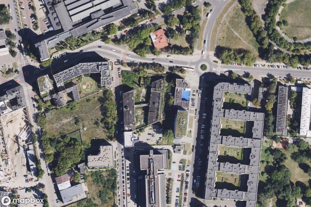 Satellietbeeld vanuit de lucht van Kleiderfabrik Cora, een verlaten Fabriek in Warsaw, Polen