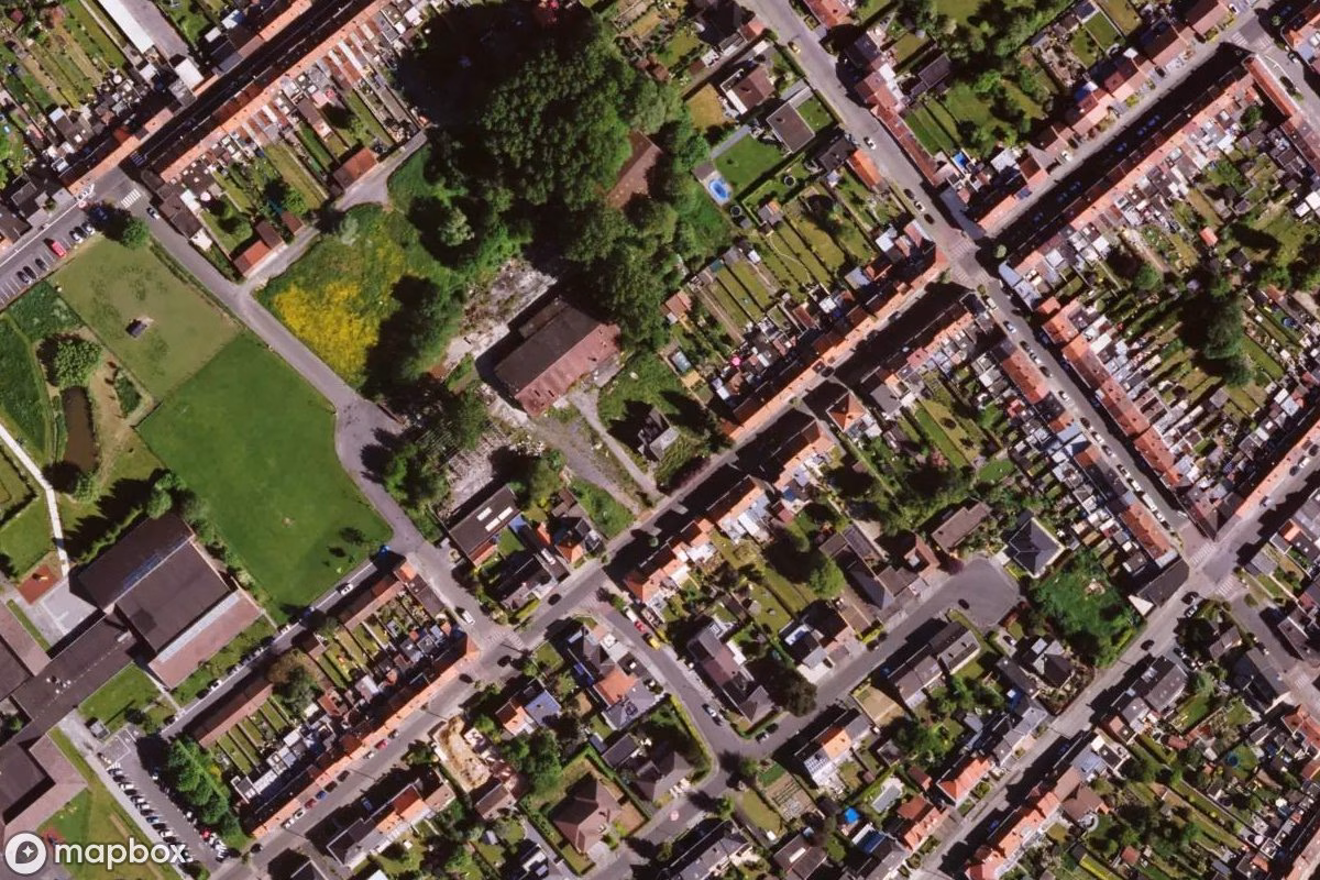 Műholdas légi felvétel Maison et Hangar helyszínről, egy elhagyatott Lakóház itt: Mouscron, Belgium