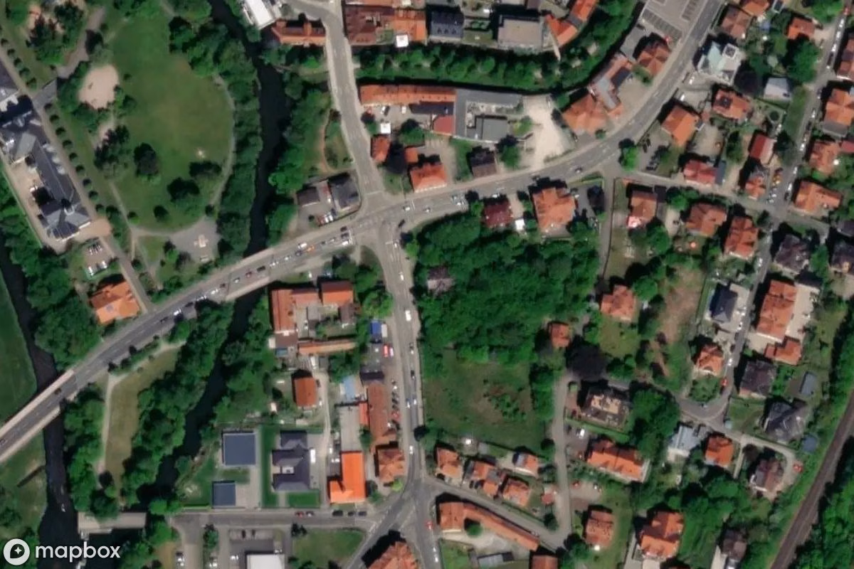 Satellietbeeld vanuit de lucht van Wohnhaus, een verlaten Woonhuis in Meiningen, Duitsland