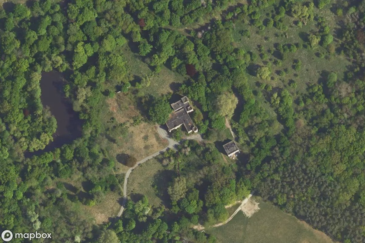 Satellitbild från luften av Palais Sybill, en övergiven Slott i Szczodre, Polen