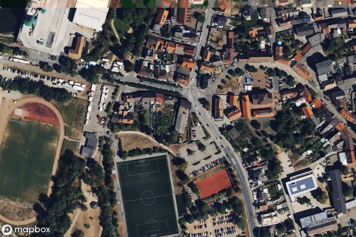 Satellitenansicht von Fachwerk & Mehrfamilienhaus, eine verlassene  in Gernsheim, Deutschland